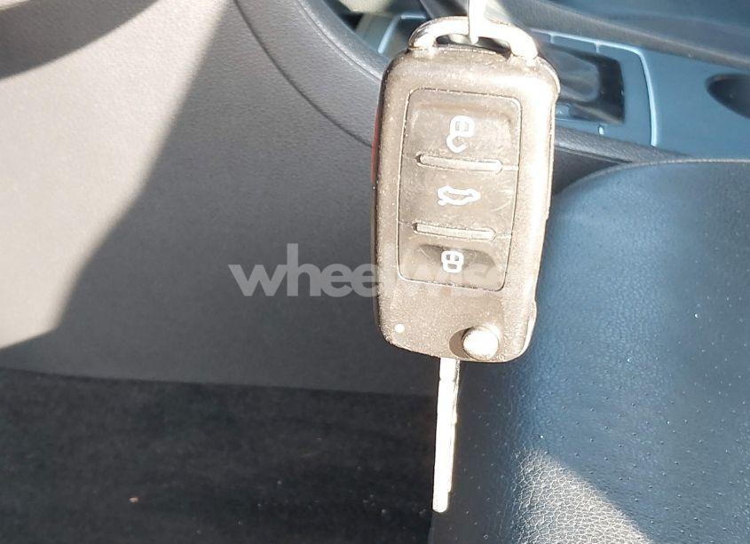 Photo 11 of 2018 Volkswagen Passat 2.0T R-LINE/2.0T S (VIN 1VWAA7A32JC035560)