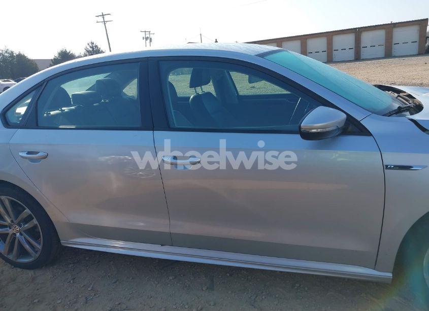 Photo 13 of 2018 Volkswagen Passat 2.0T R-LINE/2.0T S (VIN 1VWAA7A32JC035560)