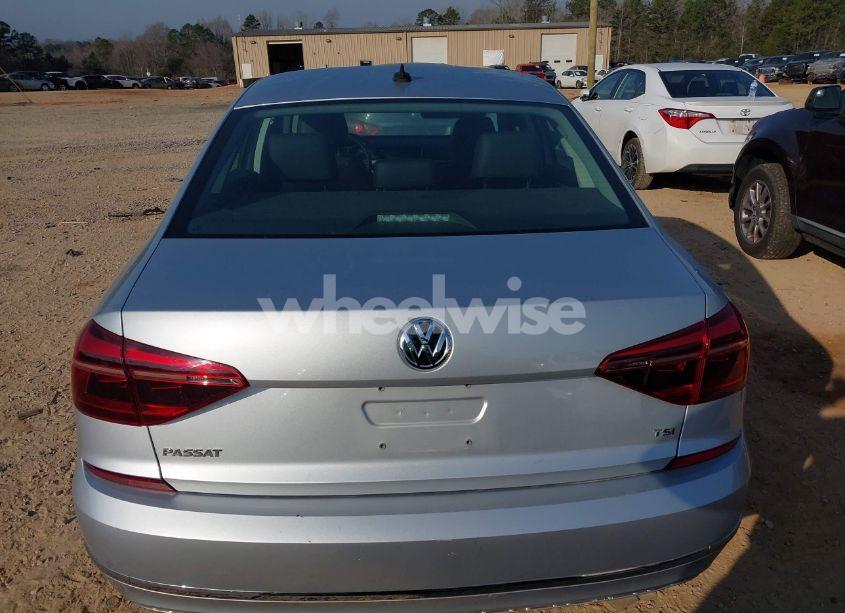 Photo 16 of 2018 Volkswagen Passat 2.0T R-LINE/2.0T S (VIN 1VWAA7A32JC035560)