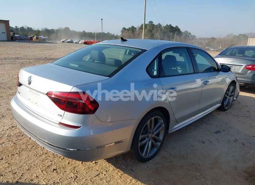 Photo 4 of 2018 Volkswagen Passat 2.0T R-LINE/2.0T S (VIN 1VWAA7A32JC035560)