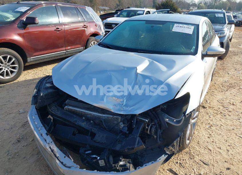 Photo 6 of 2018 Volkswagen Passat 2.0T R-LINE/2.0T S (VIN 1VWAA7A32JC035560)