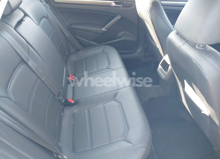 Photo 8 of 2018 Volkswagen Passat 2.0T R-LINE/2.0T S (VIN 1VWAA7A32JC035560)