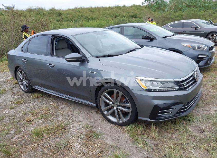 2018 Volkswagen Passat 2.0T R-LINE/2.0T S (VIN 1VWAA7A33JC007136) main photo