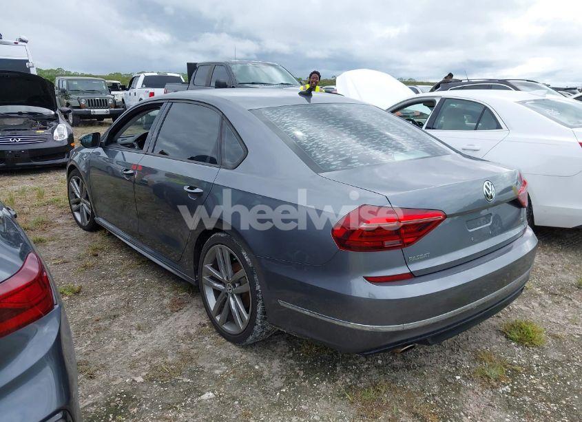 Photo 3 of 2018 Volkswagen Passat 2.0T R-LINE/2.0T S (VIN 1VWAA7A33JC007136)