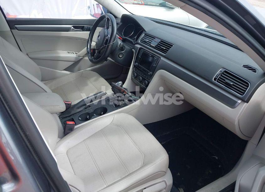 Photo 5 of 2018 Volkswagen Passat 2.0T R-LINE/2.0T S (VIN 1VWAA7A33JC007136)