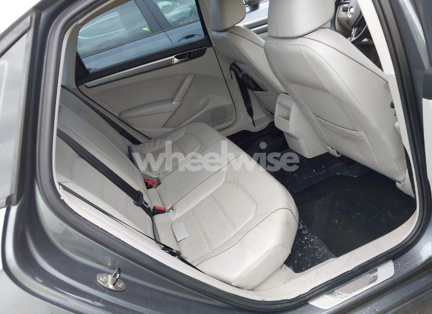 Photo 8 of 2018 Volkswagen Passat 2.0T R-LINE/2.0T S (VIN 1VWAA7A33JC007136)