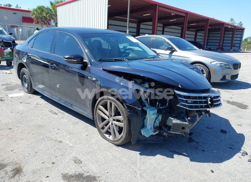2018 Volkswagen Passat 2.0T R-LINE/2.0T S (VIN 1VWAA7A33JC009677) main photo