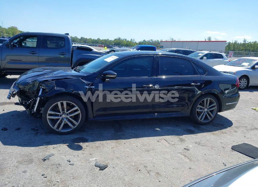 Photo 15 of 2018 Volkswagen Passat 2.0T R-LINE/2.0T S (VIN 1VWAA7A33JC009677)