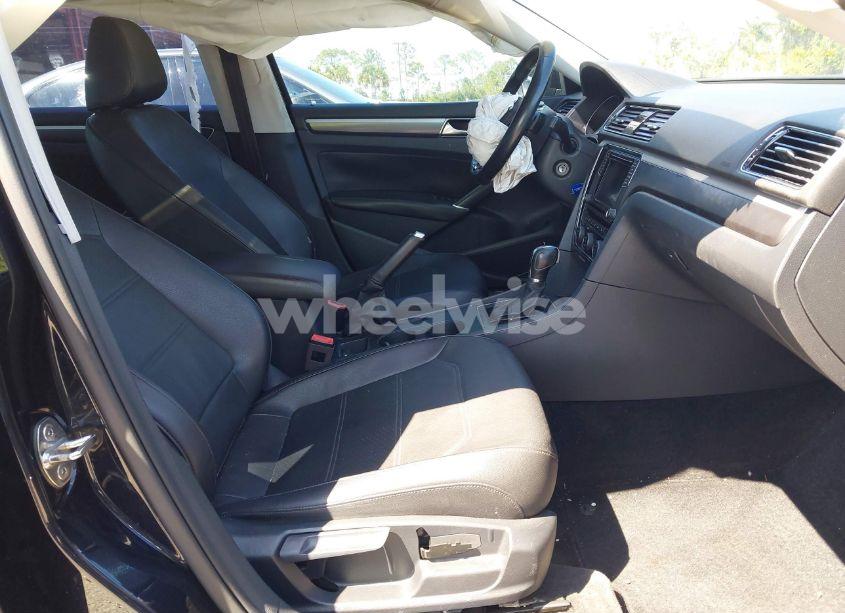 Photo 5 of 2018 Volkswagen Passat 2.0T R-LINE/2.0T S (VIN 1VWAA7A33JC009677)