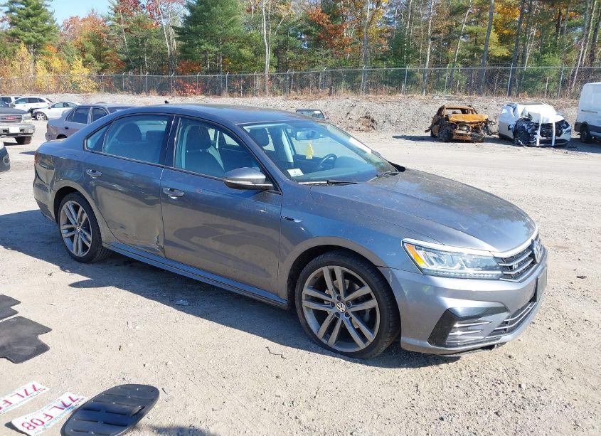 2018 Volkswagen Passat 2.0T R-LINE/2.0T S (VIN 1VWAA7A34JC001278) main photo