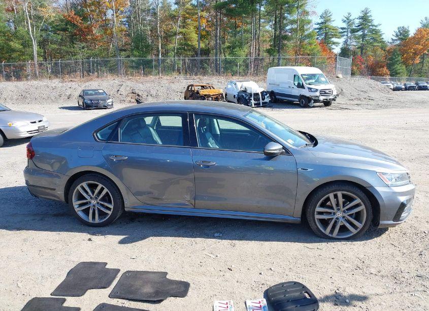 Photo 13 of 2018 Volkswagen Passat 2.0T R-LINE/2.0T S (VIN 1VWAA7A34JC001278)