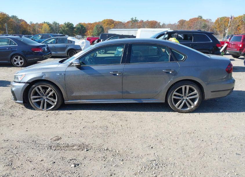 Photo 14 of 2018 Volkswagen Passat 2.0T R-LINE/2.0T S (VIN 1VWAA7A34JC001278)