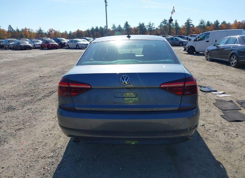 Photo 16 of 2018 Volkswagen Passat 2.0T R-LINE/2.0T S (VIN 1VWAA7A34JC001278)