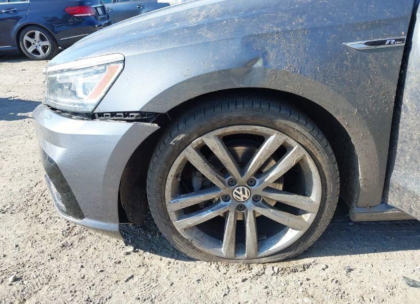 Photo 19 of 2018 Volkswagen Passat 2.0T R-LINE/2.0T S (VIN 1VWAA7A34JC001278)