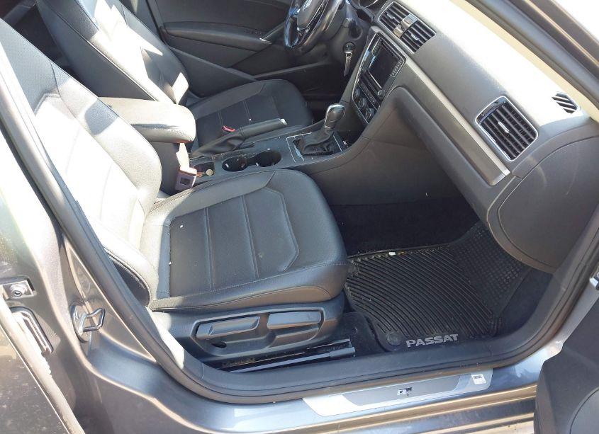 Photo 5 of 2018 Volkswagen Passat 2.0T R-LINE/2.0T S (VIN 1VWAA7A34JC001278)