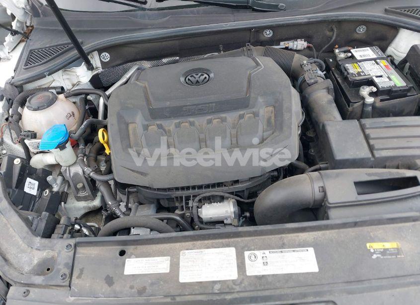 Photo 10 of 2018 Volkswagen Passat 2.0T R-LINE/2.0T S (VIN 1VWAA7A34JC039707)