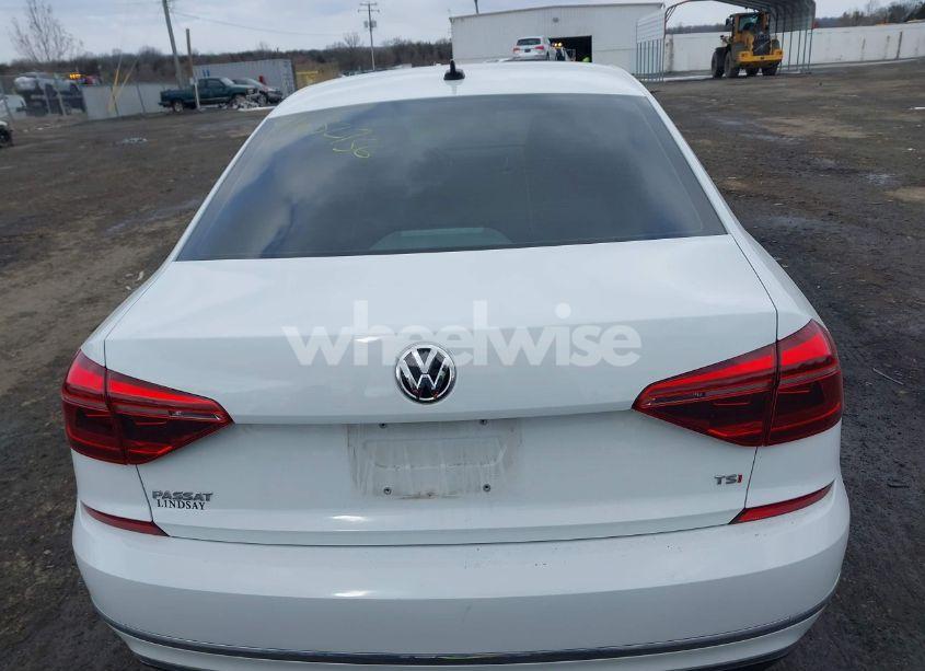 Photo 16 of 2018 Volkswagen Passat 2.0T R-LINE/2.0T S (VIN 1VWAA7A34JC039707)