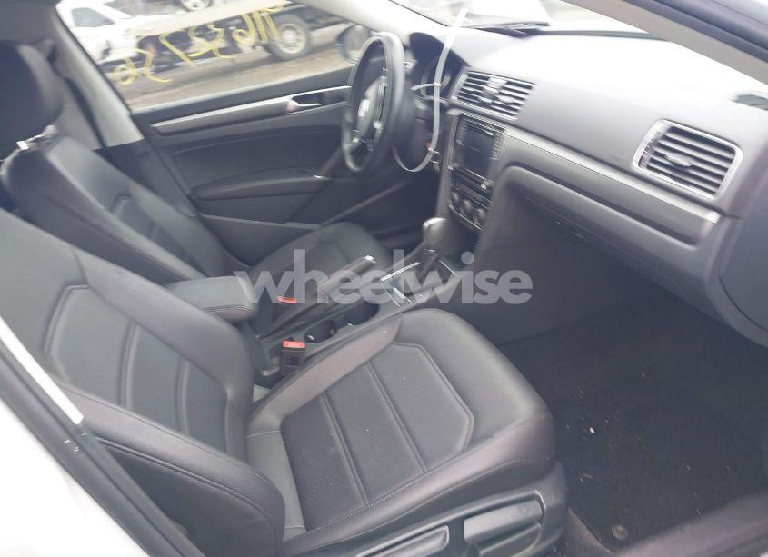 Photo 5 of 2018 Volkswagen Passat 2.0T R-LINE/2.0T S (VIN 1VWAA7A34JC039707)