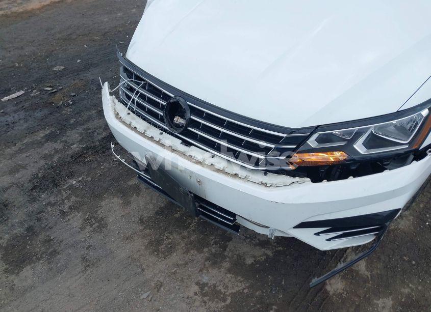 Photo 6 of 2018 Volkswagen Passat 2.0T R-LINE/2.0T S (VIN 1VWAA7A34JC039707)