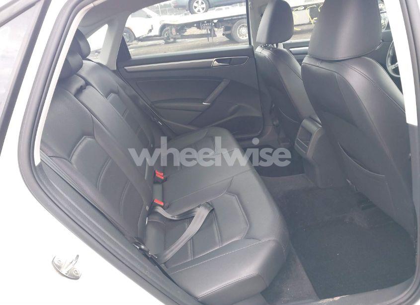 Photo 8 of 2018 Volkswagen Passat 2.0T R-LINE/2.0T S (VIN 1VWAA7A34JC039707)