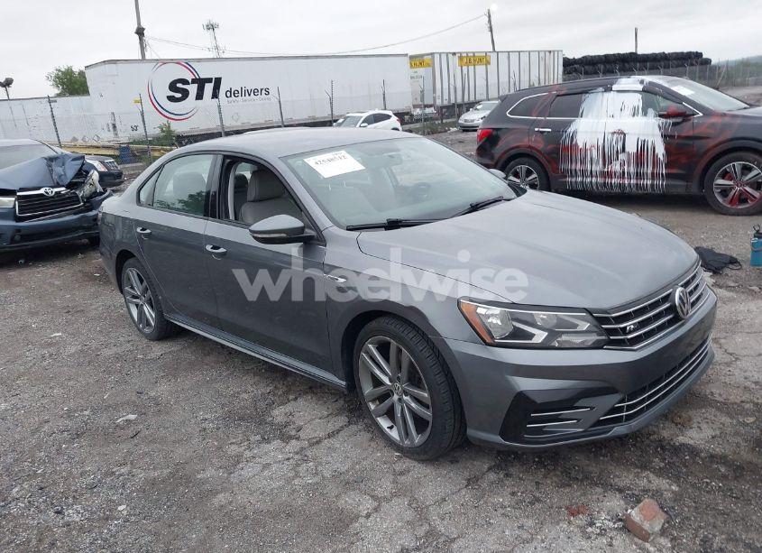 2018 Volkswagen Passat 2.0T R-LINE/2.0T S (VIN 1VWAA7A35JC010779) main photo