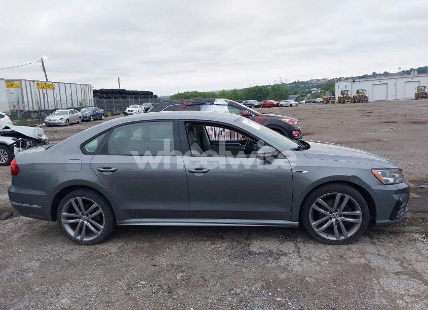 Photo 14 of 2018 Volkswagen Passat 2.0T R-LINE/2.0T S (VIN 1VWAA7A35JC010779)