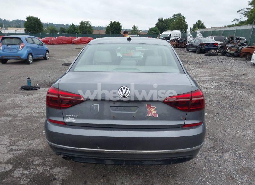 Photo 17 of 2018 Volkswagen Passat 2.0T R-LINE/2.0T S (VIN 1VWAA7A35JC010779)