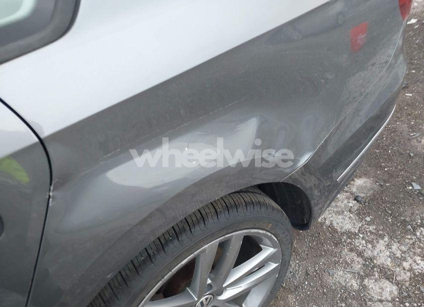 Photo 22 of 2018 Volkswagen Passat 2.0T R-LINE/2.0T S (VIN 1VWAA7A35JC010779)