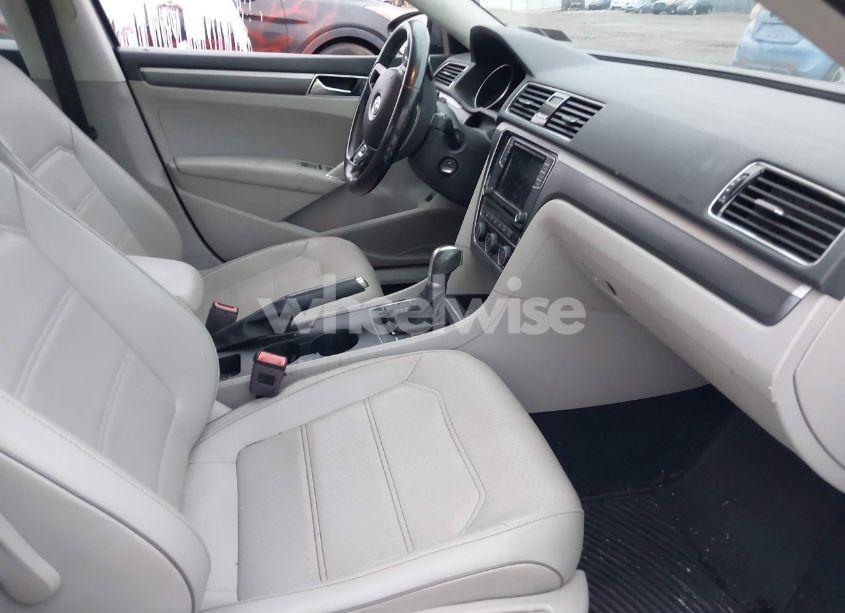 Photo 5 of 2018 Volkswagen Passat 2.0T R-LINE/2.0T S (VIN 1VWAA7A35JC010779)