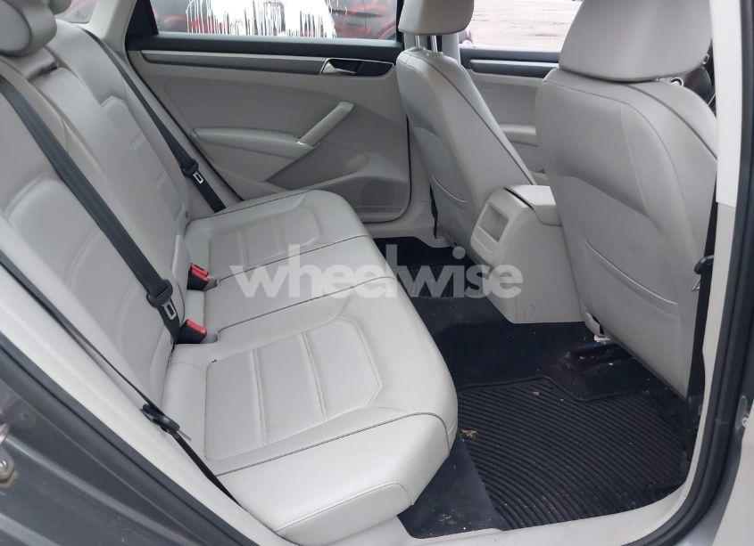 Photo 8 of 2018 Volkswagen Passat 2.0T R-LINE/2.0T S (VIN 1VWAA7A35JC010779)