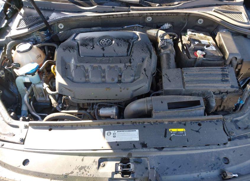 Photo 10 of 2018 Volkswagen Passat 2.0T R-LINE/2.0T S (VIN 1VWAA7A35JC033219)