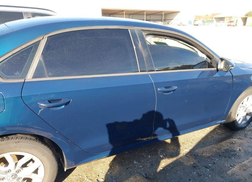 Photo 12 of 2018 Volkswagen Passat 2.0T R-LINE/2.0T S (VIN 1VWAA7A35JC033219)