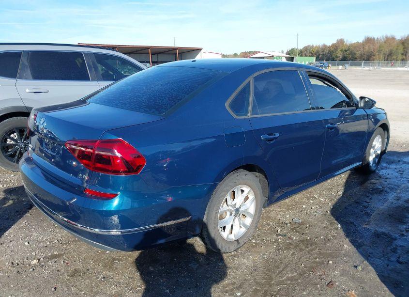 Photo 4 of 2018 Volkswagen Passat 2.0T R-LINE/2.0T S (VIN 1VWAA7A35JC033219)