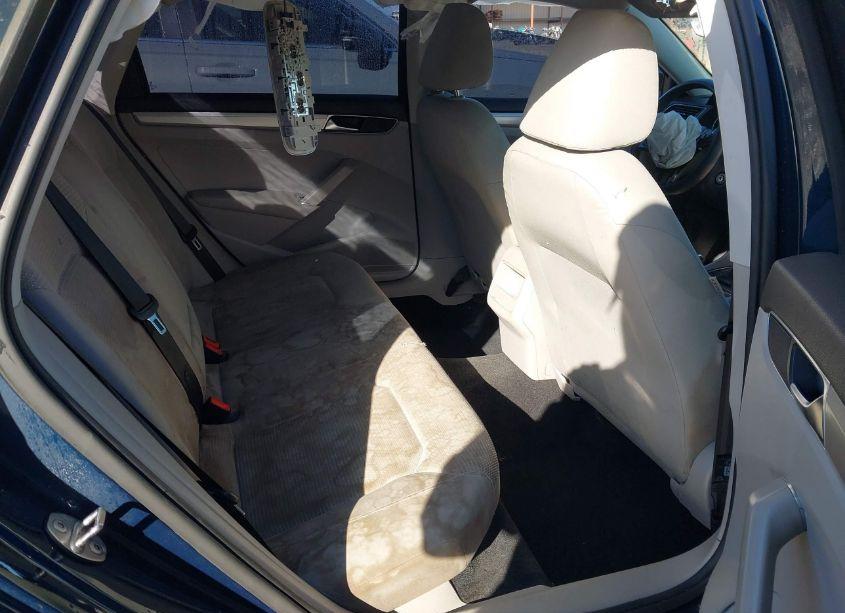 Photo 8 of 2018 Volkswagen Passat 2.0T R-LINE/2.0T S (VIN 1VWAA7A35JC033219)