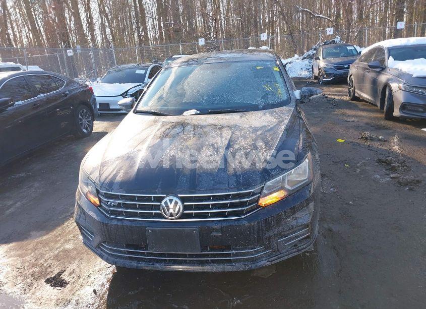 Photo 12 of 2018 Volkswagen Passat 2.0T R-LINE/2.0T S (VIN 1VWAA7A37JC020276)