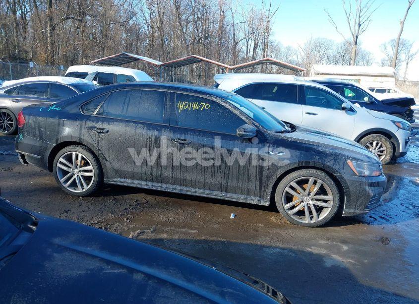 Photo 13 of 2018 Volkswagen Passat 2.0T R-LINE/2.0T S (VIN 1VWAA7A37JC020276)