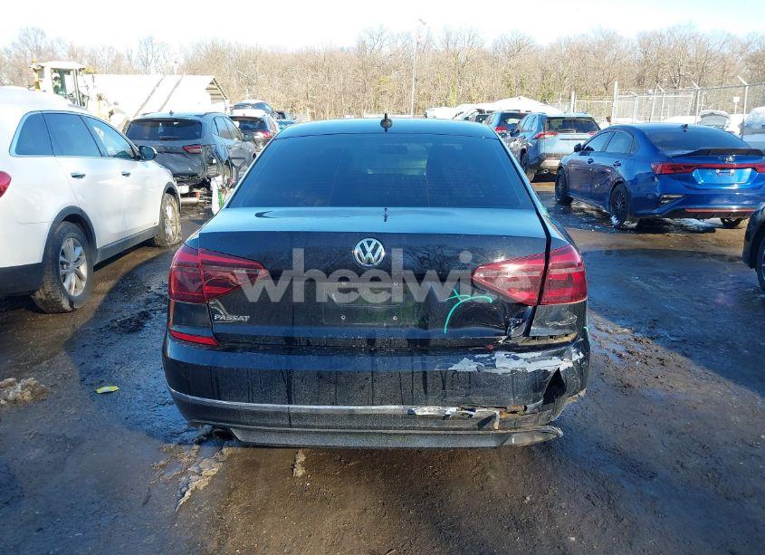Photo 16 of 2018 Volkswagen Passat 2.0T R-LINE/2.0T S (VIN 1VWAA7A37JC020276)