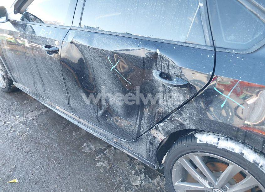 Photo 19 of 2018 Volkswagen Passat 2.0T R-LINE/2.0T S (VIN 1VWAA7A37JC020276)