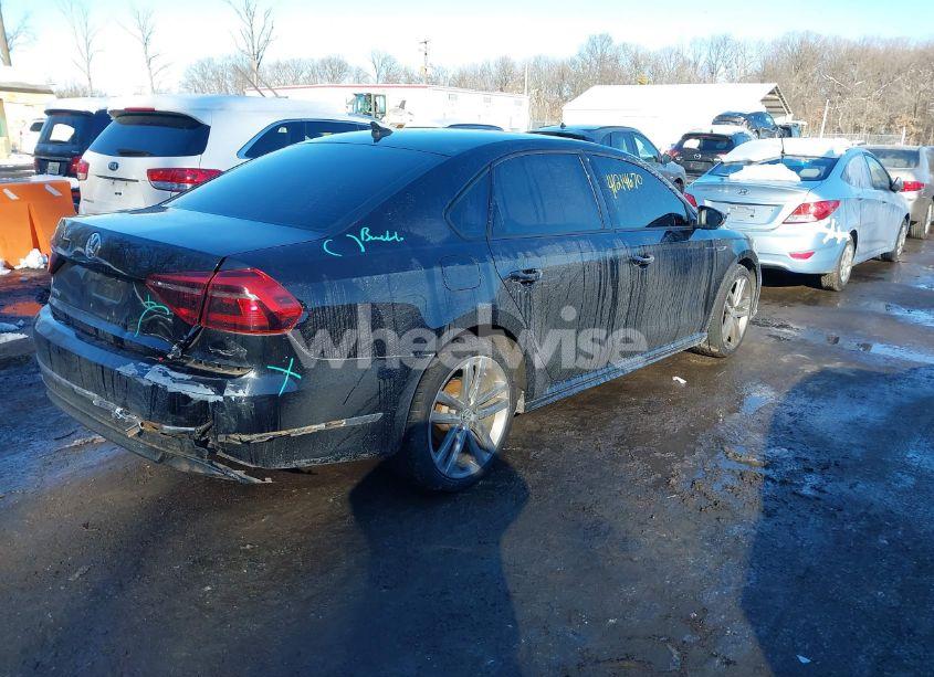 Photo 4 of 2018 Volkswagen Passat 2.0T R-LINE/2.0T S (VIN 1VWAA7A37JC020276)