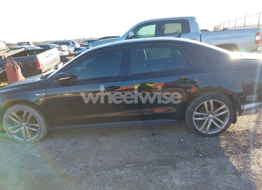 Photo 15 of 2018 Volkswagen Passat 2.0T R-LINE/2.0T S (VIN 1VWAA7A38JC001719)