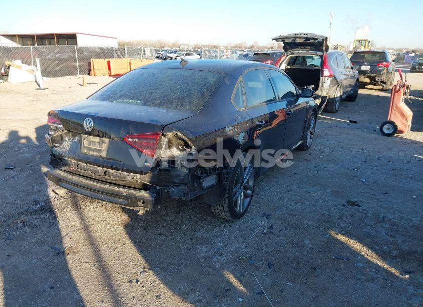 Photo 4 of 2018 Volkswagen Passat 2.0T R-LINE/2.0T S (VIN 1VWAA7A38JC001719)