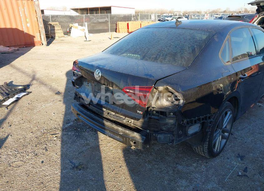 Photo 6 of 2018 Volkswagen Passat 2.0T R-LINE/2.0T S (VIN 1VWAA7A38JC001719)