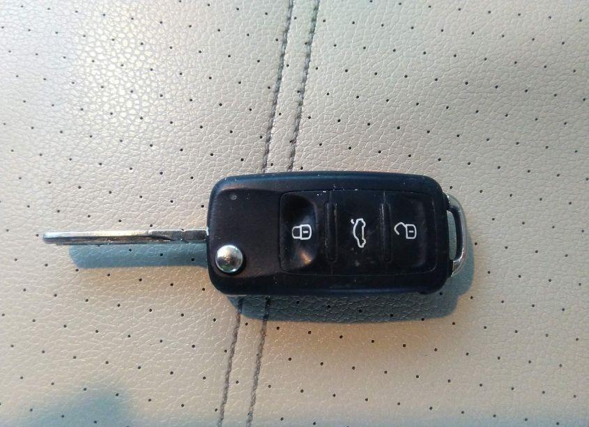 Photo 11 of 2018 Volkswagen Passat 2.0T R-LINE/2.0T S (VIN 1VWAA7A38JC020660)