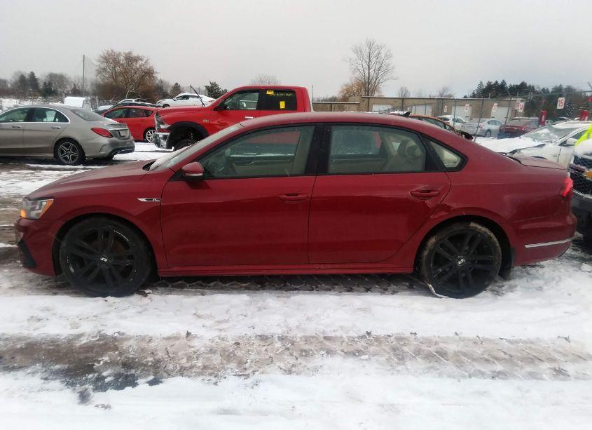 Photo 14 of 2018 Volkswagen Passat 2.0T R-LINE/2.0T S (VIN 1VWAA7A38JC020660)