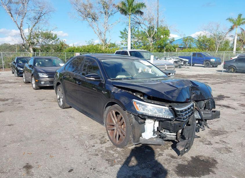 2018 Volkswagen Passat 2.0T R-LINE/2.0T S (VIN 1VWAA7A38JC049172) main photo