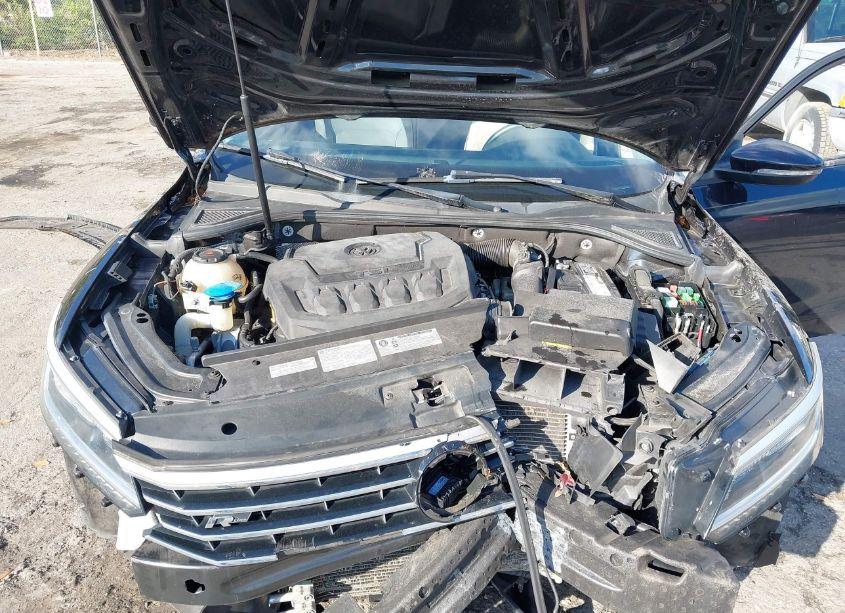 Photo 10 of 2018 Volkswagen Passat 2.0T R-LINE/2.0T S (VIN 1VWAA7A38JC049172)