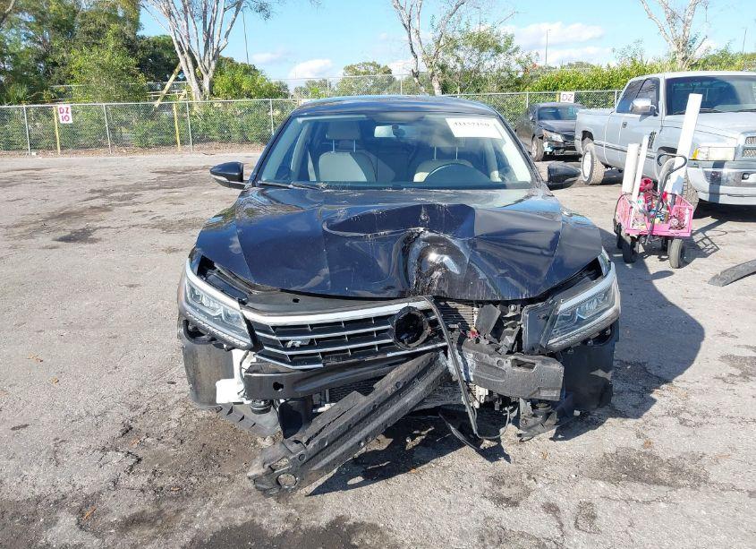 Photo 12 of 2018 Volkswagen Passat 2.0T R-LINE/2.0T S (VIN 1VWAA7A38JC049172)