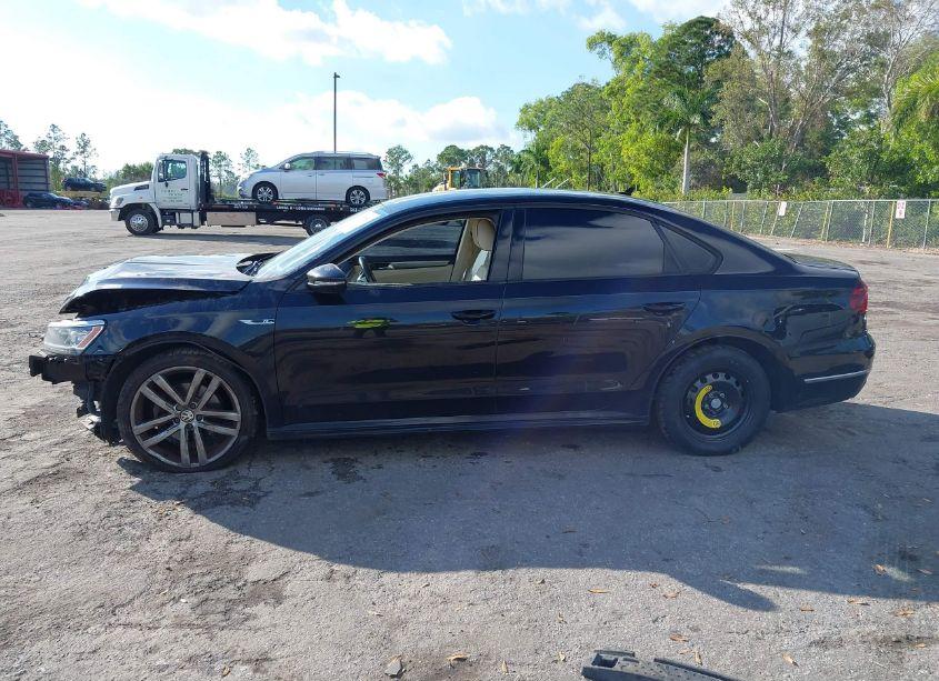 Photo 14 of 2018 Volkswagen Passat 2.0T R-LINE/2.0T S (VIN 1VWAA7A38JC049172)