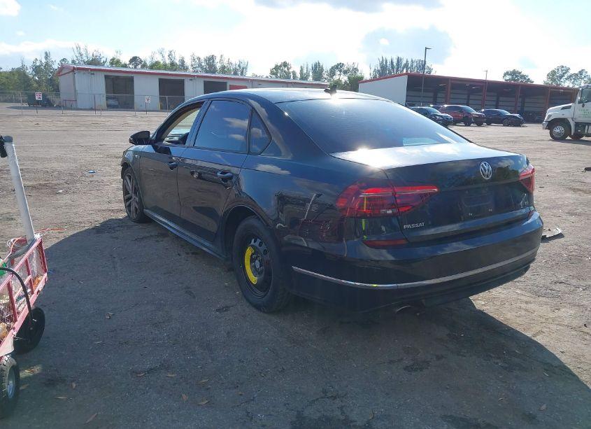 Photo 3 of 2018 Volkswagen Passat 2.0T R-LINE/2.0T S (VIN 1VWAA7A38JC049172)