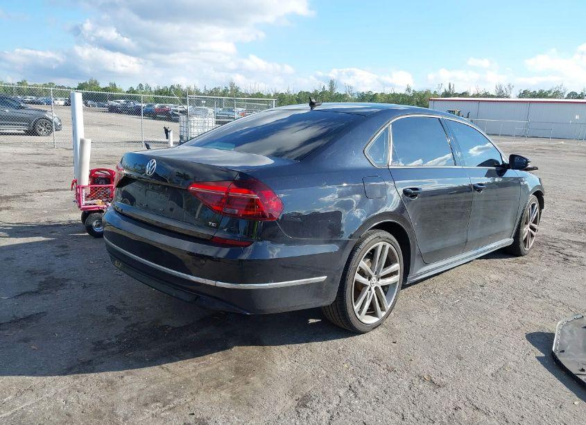 Photo 4 of 2018 Volkswagen Passat 2.0T R-LINE/2.0T S (VIN 1VWAA7A38JC049172)